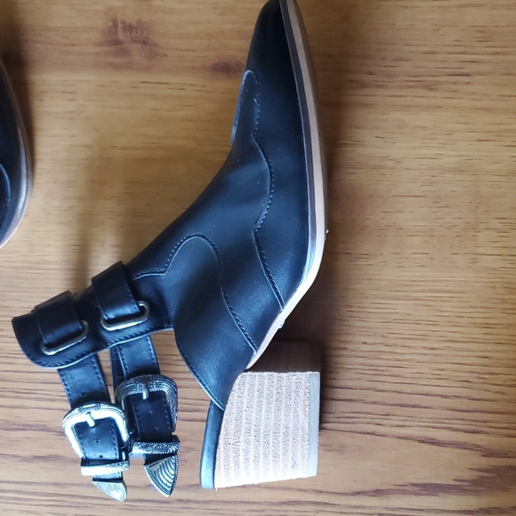 Carlos by Carlos Santana buckle heels size 7 M - Picture 7 of 10